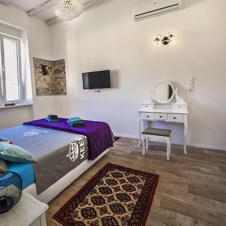 Emma's Oda ve Kahvaltı Pula